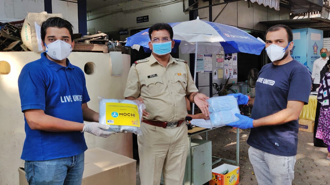 Mochi shoes distributes PPE kits in association with United Way of Mumbai 